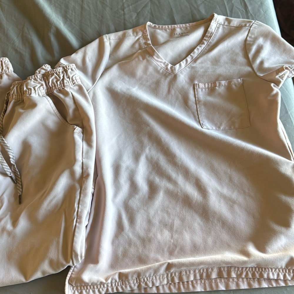 Jaanuu XS scrubs set- blush pink